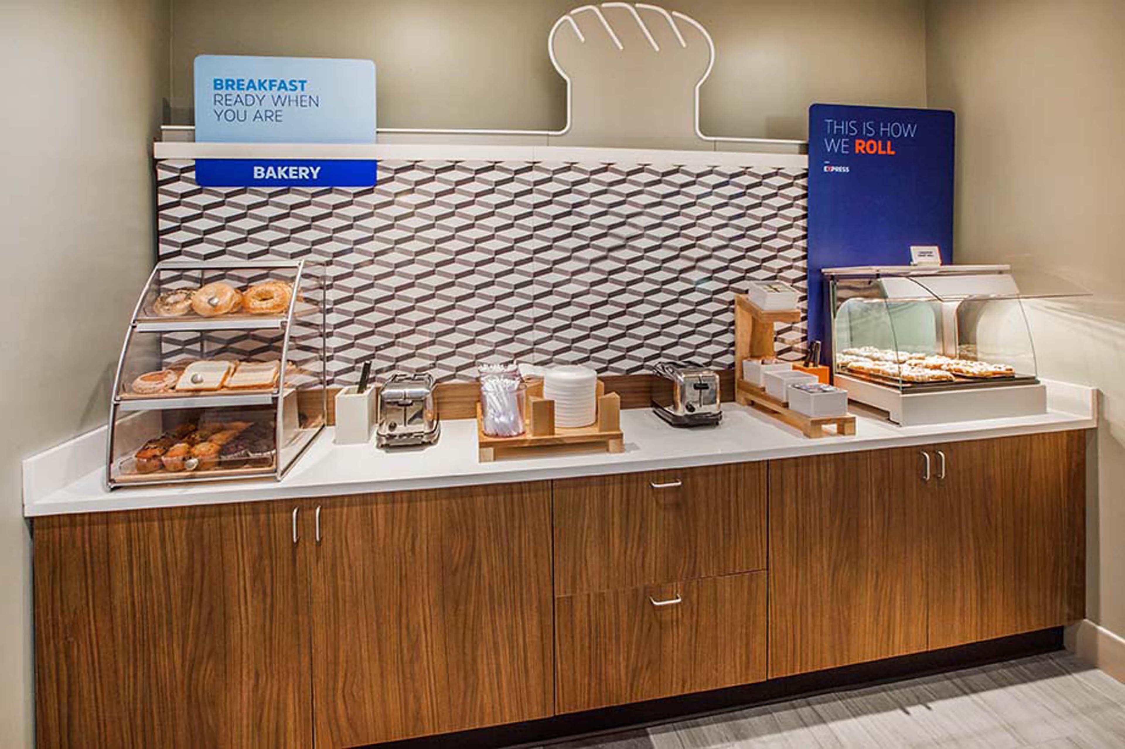 Holiday Inn Express & Suites - Nashville Metrocenter Downtown By Ihg Eksteriør billede
